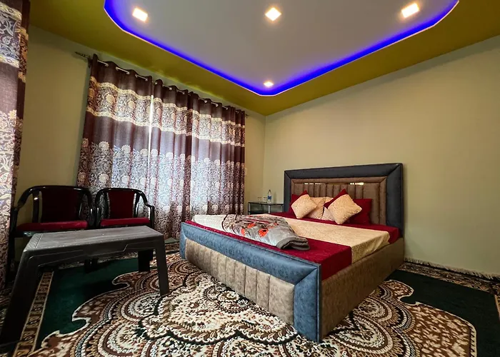 Aryan Grand Palace Hotel And Veg Restaurant